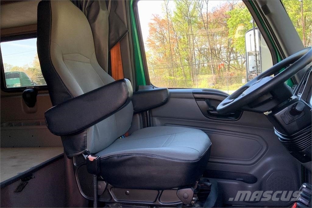 International LT625 6x4 Prime Movers