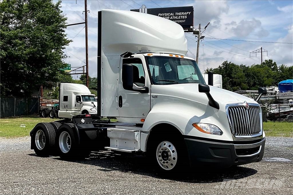 International LT625 6x4 Prime Movers