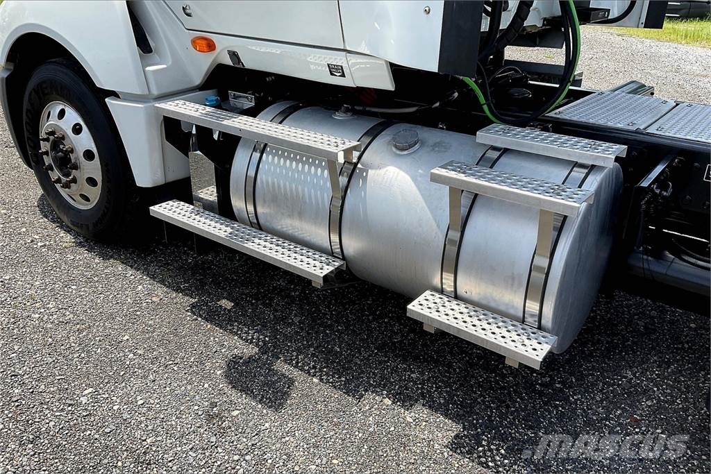 International LT625 6x4 Prime Movers