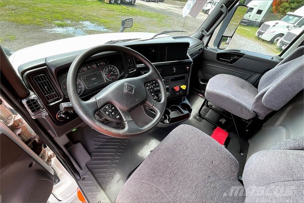 International LT625 6x4 Prime Movers