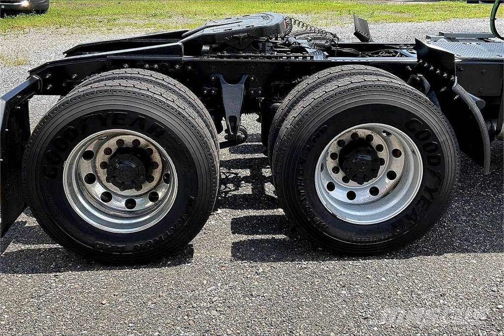 International LT625 6x4 Prime Movers