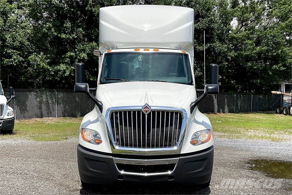 International LT625 6x4 Prime Movers