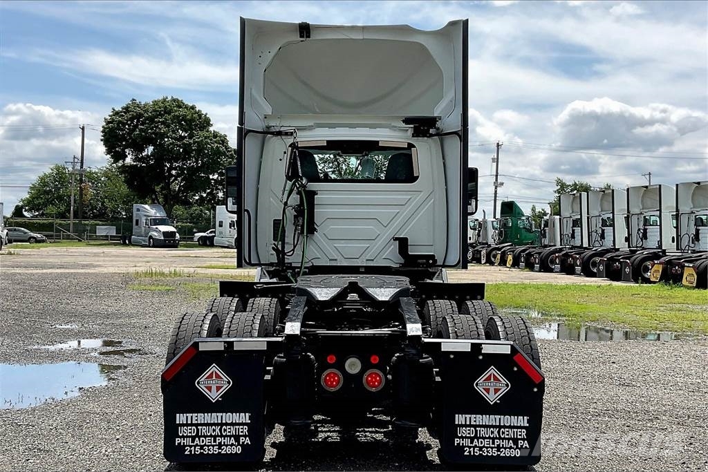 International LT625 6x4 Prime Movers