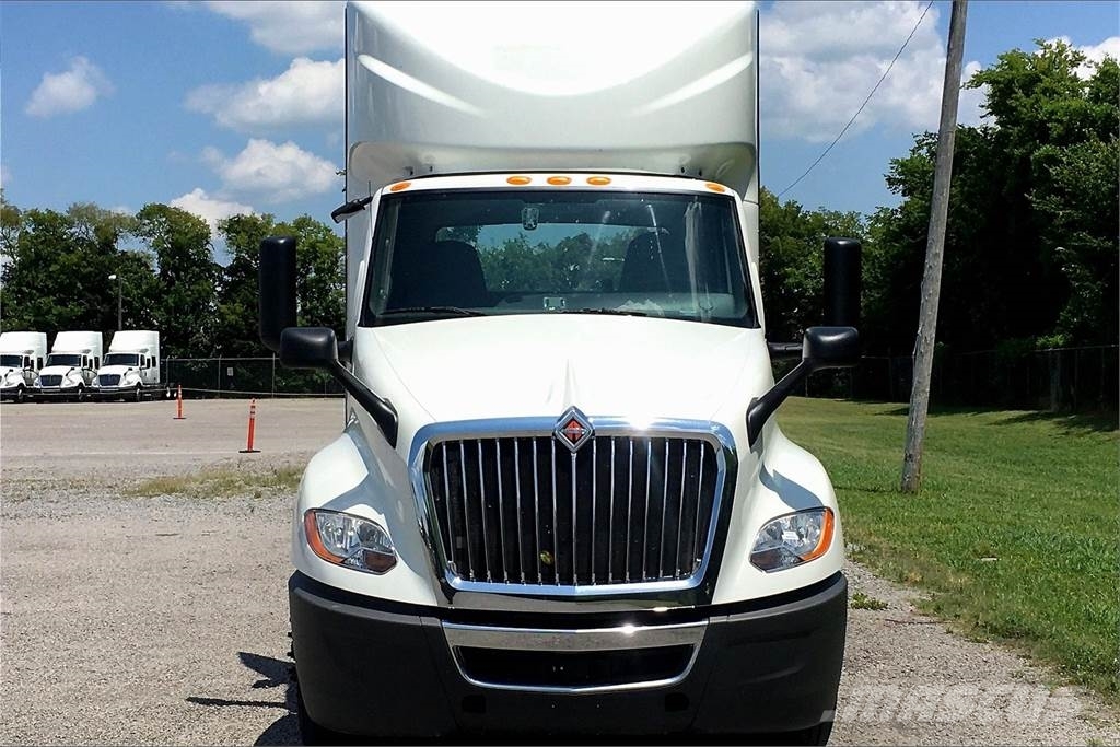 International LT625 6x4 Prime Movers