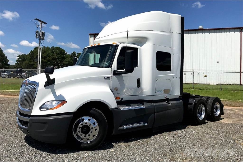 International LT625 6x4 Prime Movers