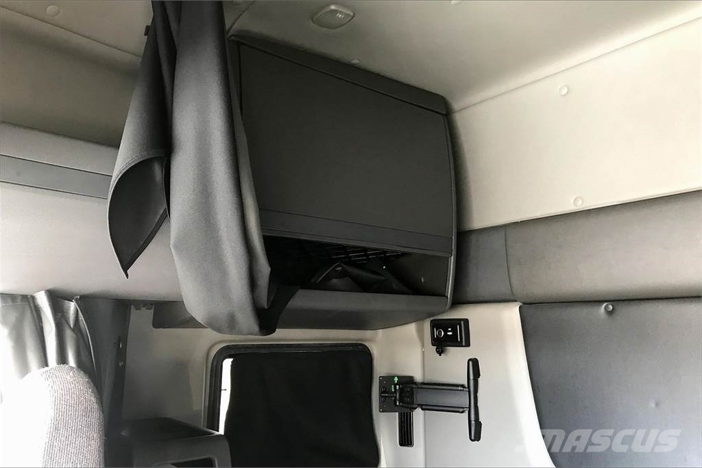 International LT625 6x4 Prime Movers