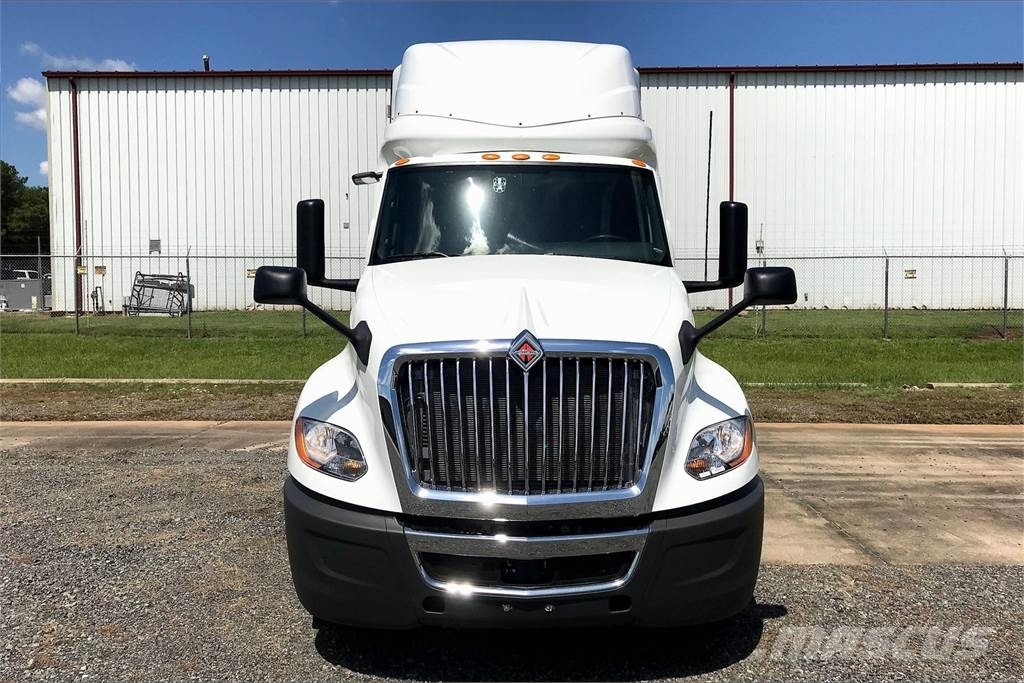 International LT625 6x4 Prime Movers