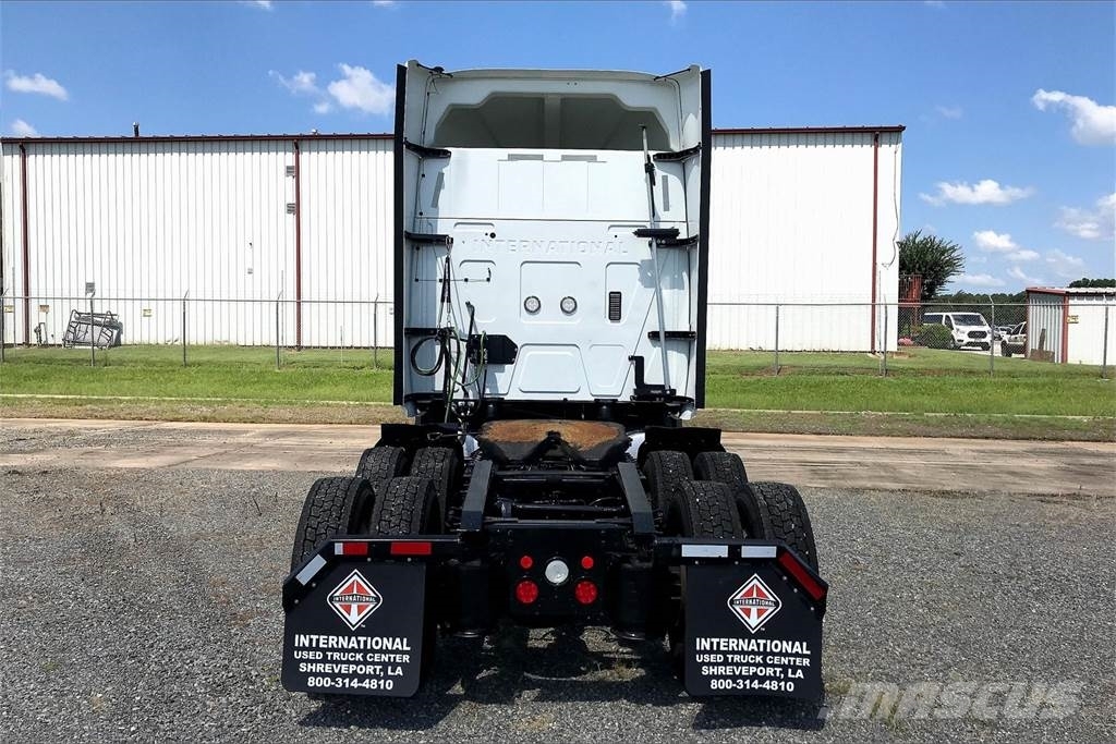 International LT625 6x4 Prime Movers