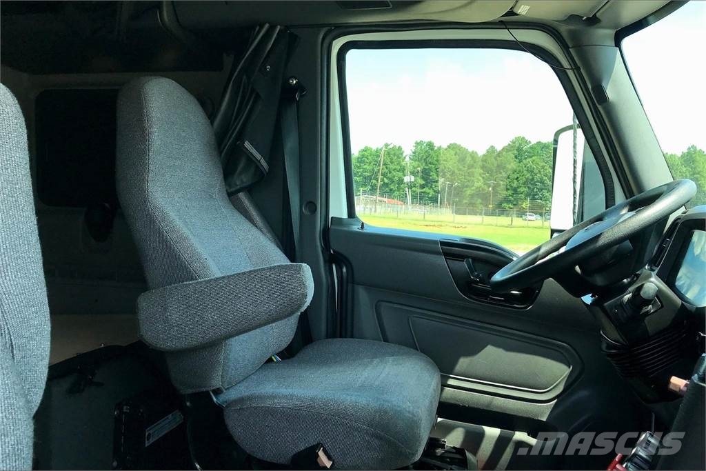 International LT625 6x4 Prime Movers
