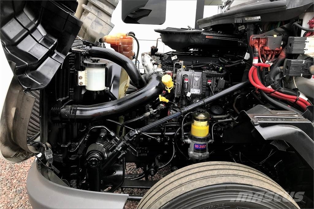 International LT625 6x4 Tractor Units