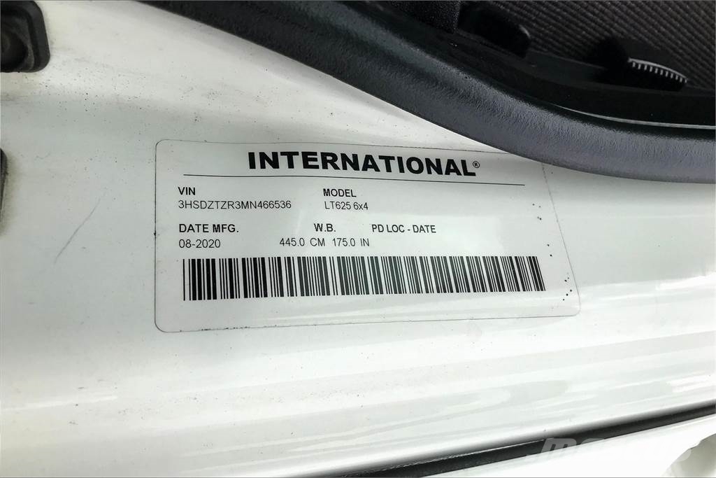 International LT625 6x4 Tractor Units