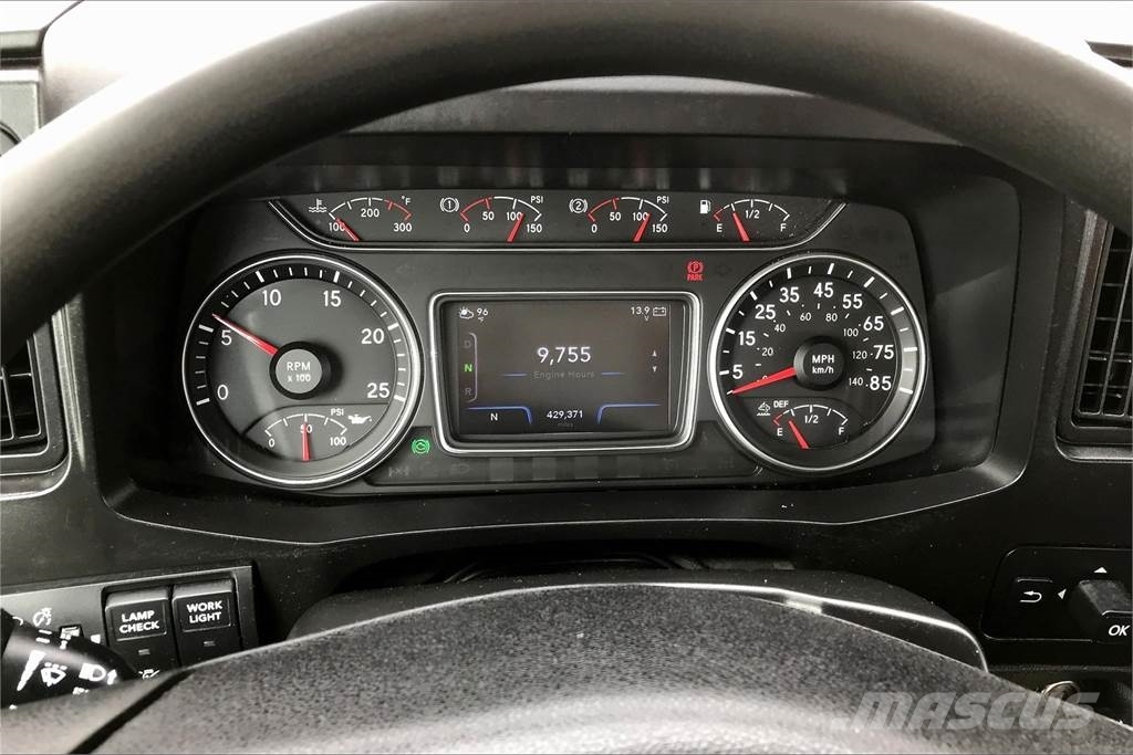 International LT625 6x4 Tractor Units