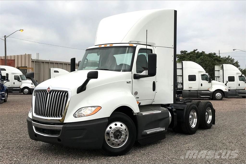International LT625 6x4 Tractor Units