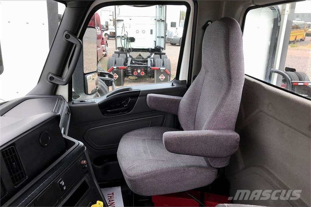 International LT625 6x4 Tractor Units