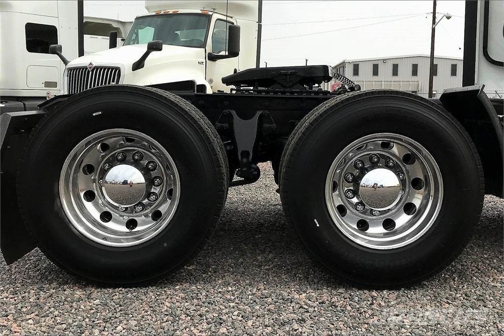 International LT625 6x4 Tractor Units
