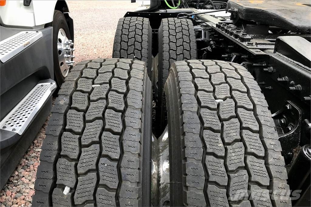 International LT625 6x4 Tractor Units