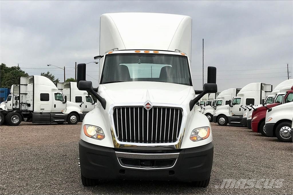 International LT625 6x4 Tractor Units