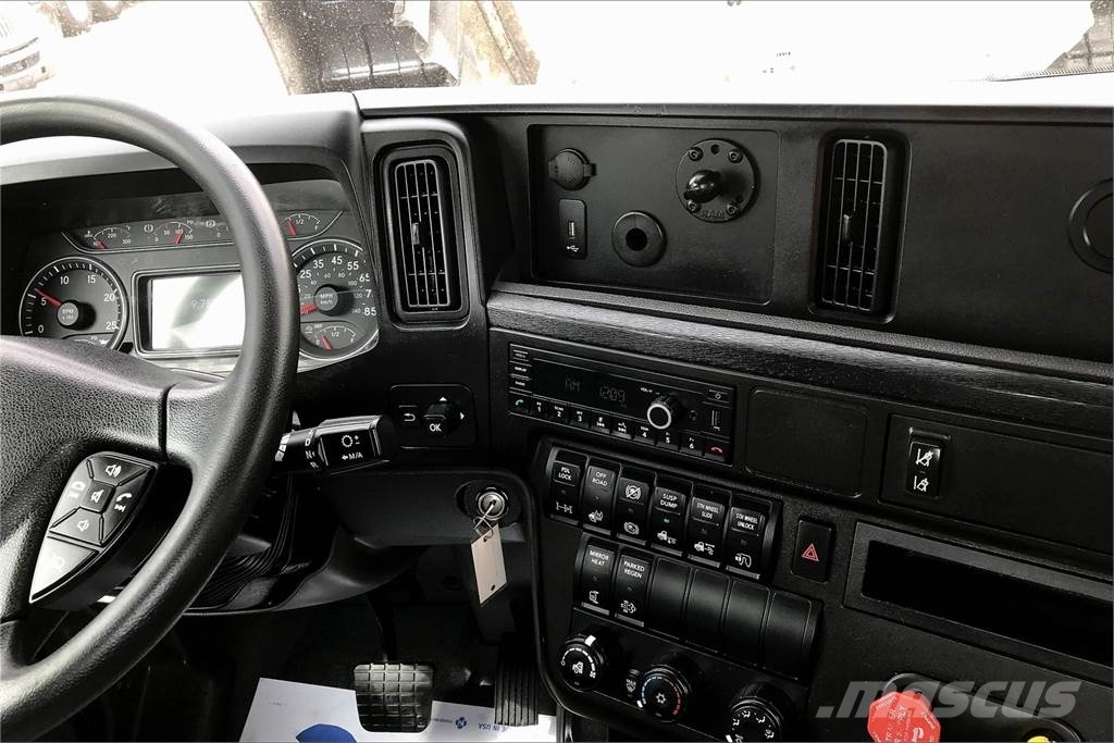 International LT625 6x4 Tractor Units
