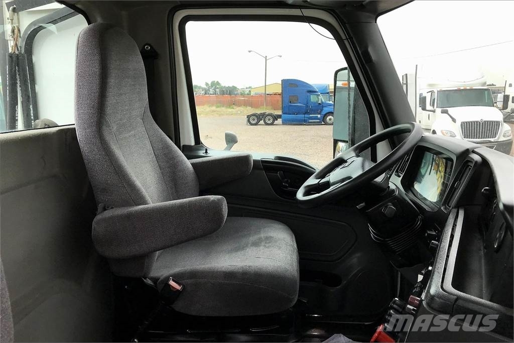 International LT625 6x4 Tractor Units