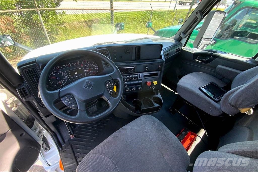 International LT625 6x4 Prime Movers
