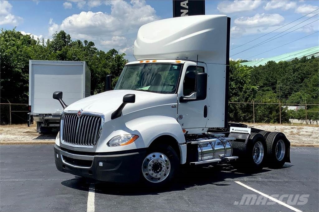 International LT625 6x4 Prime Movers