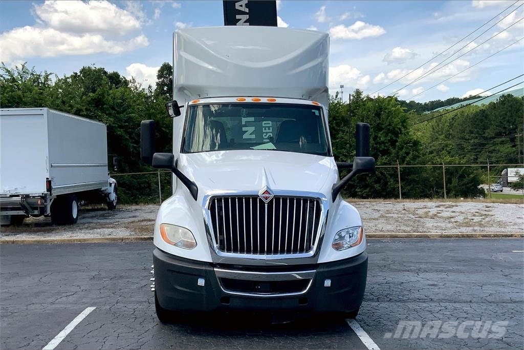 International LT625 6x4 Prime Movers