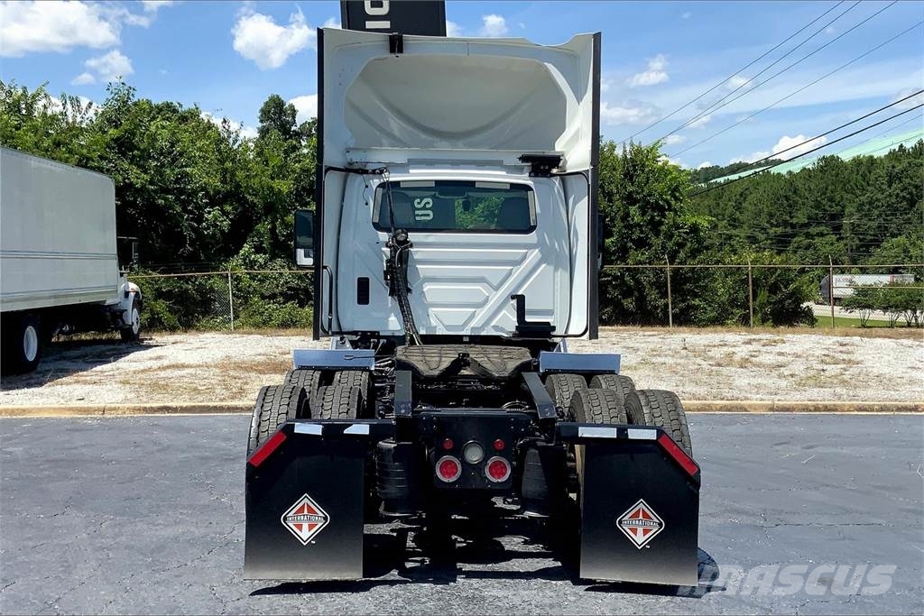 International LT625 6x4 Prime Movers