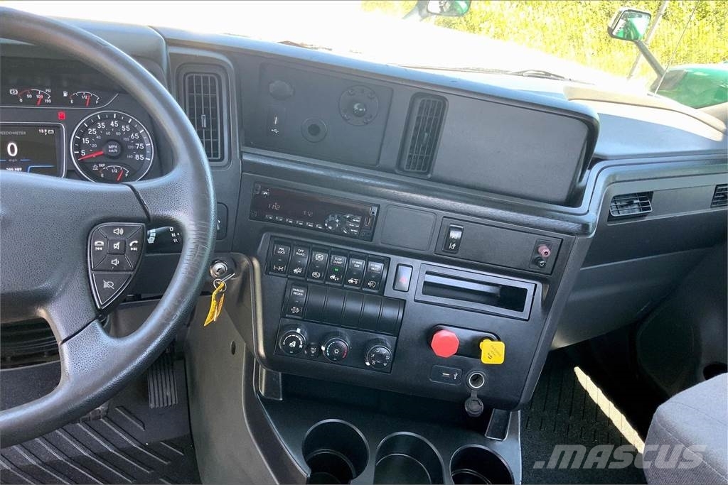 International LT625 6x4 Prime Movers