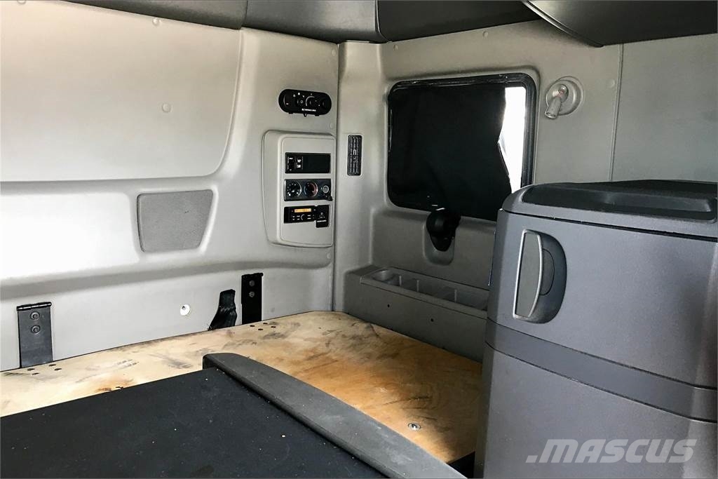 International LT625 6x4 Prime Movers