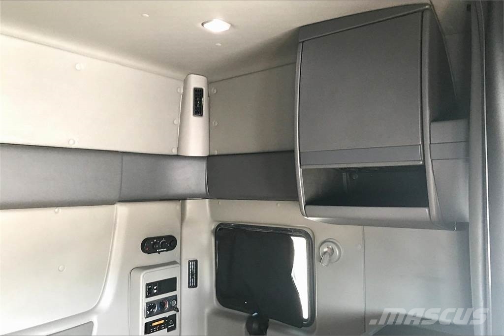 International LT625 6x4 Prime Movers