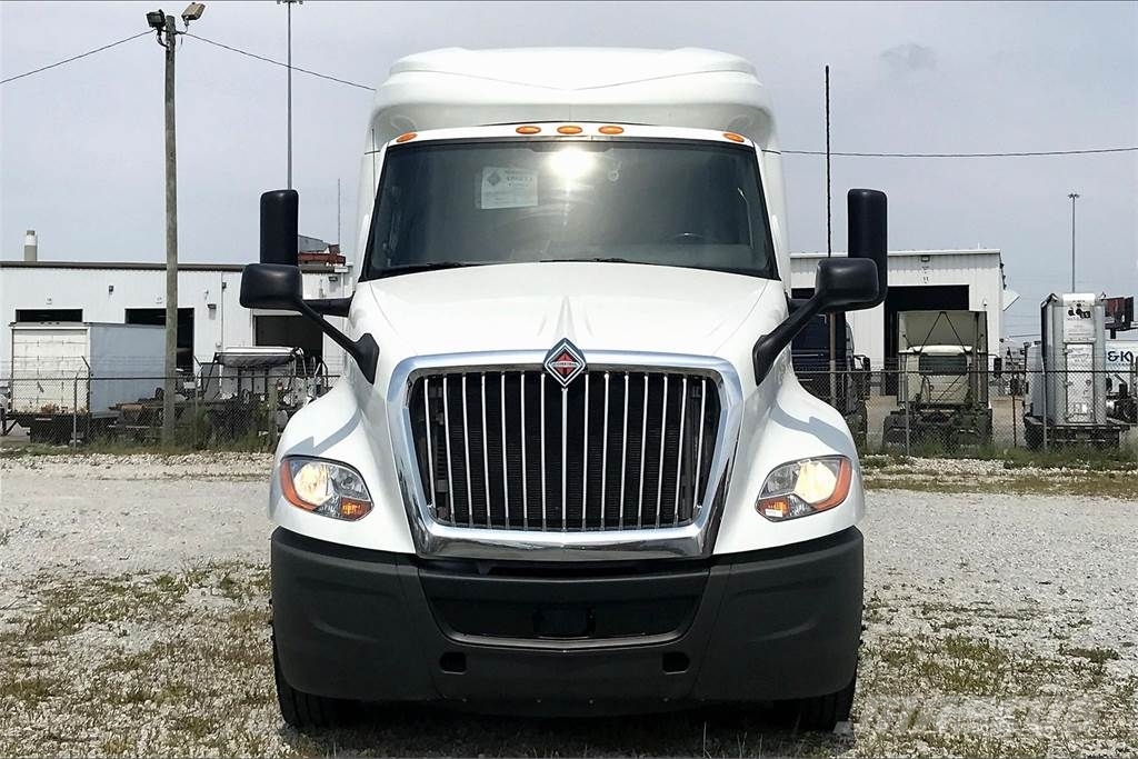 International LT625 6x4 Prime Movers