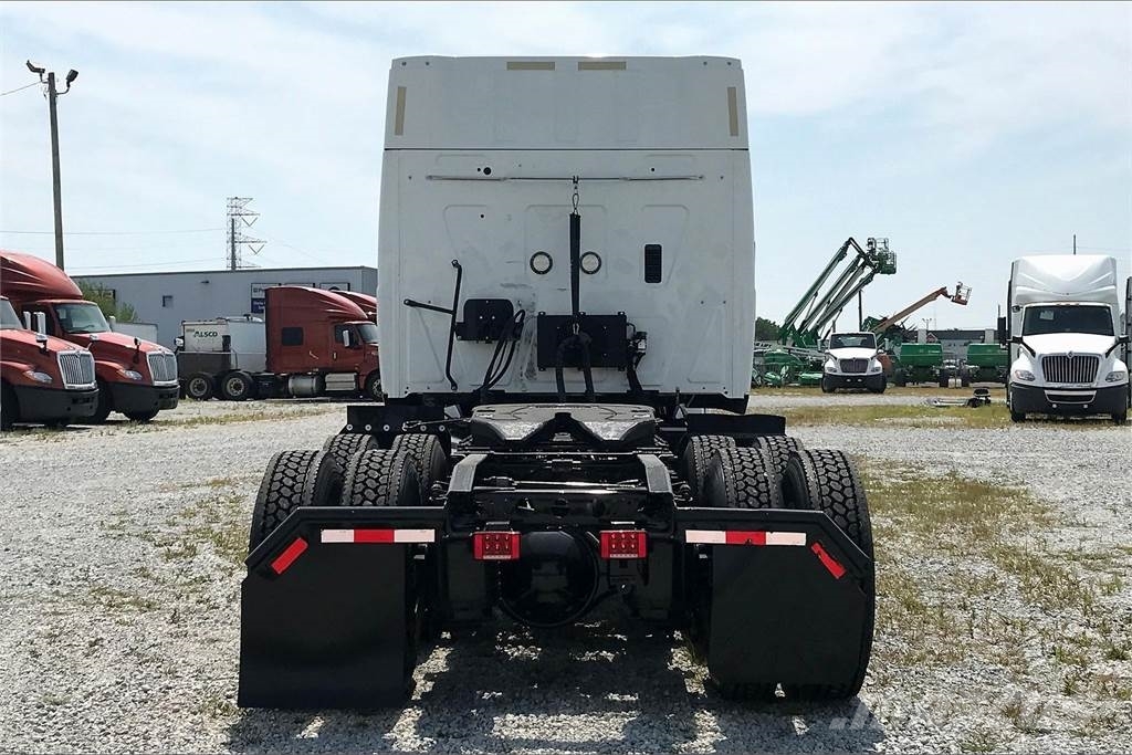 International LT625 6x4 Prime Movers
