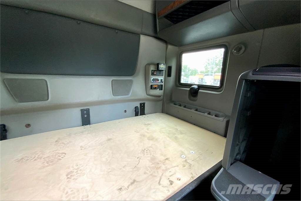 International LT625 6x4 Τράκτορες