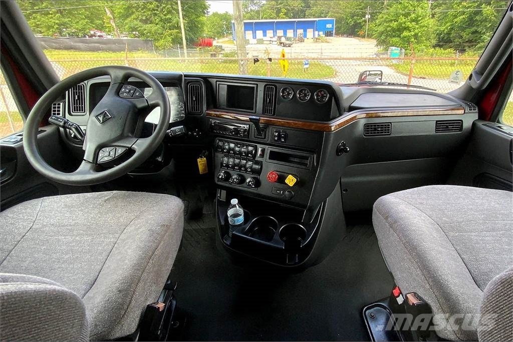 International LT625 6x4 Τράκτορες