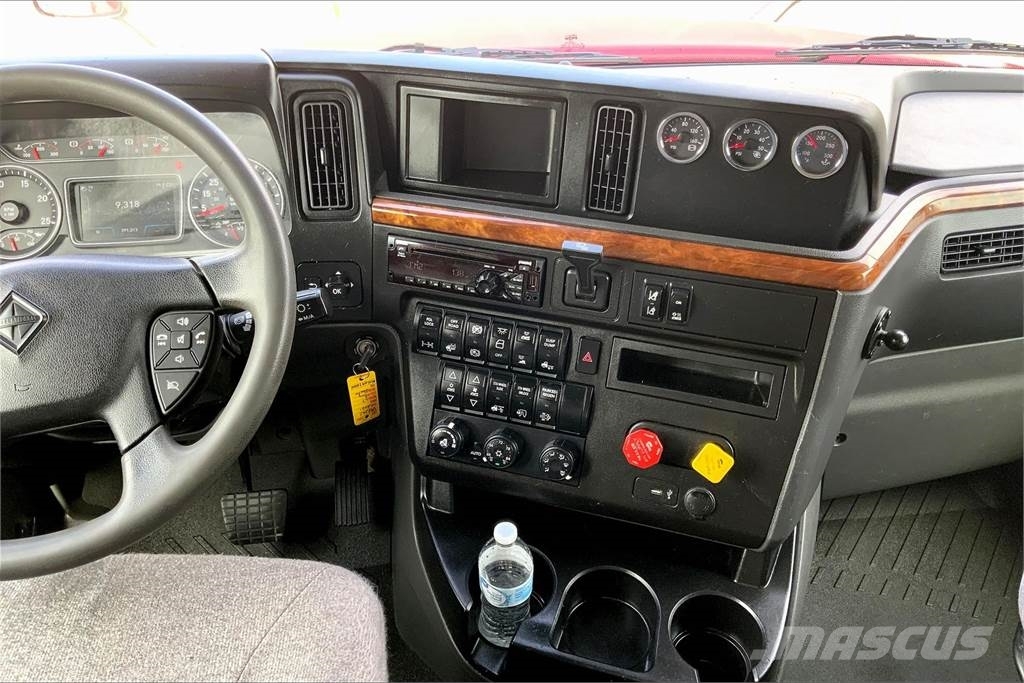 International LT625 6x4 Τράκτορες