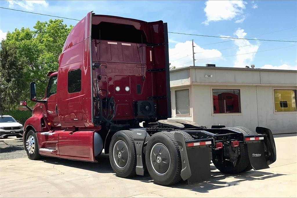 International LT625 6x4 Τράκτορες