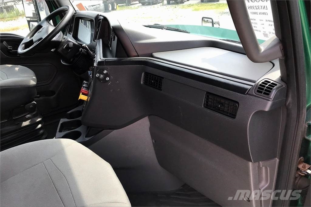 International LT625 6x4 Prime Movers