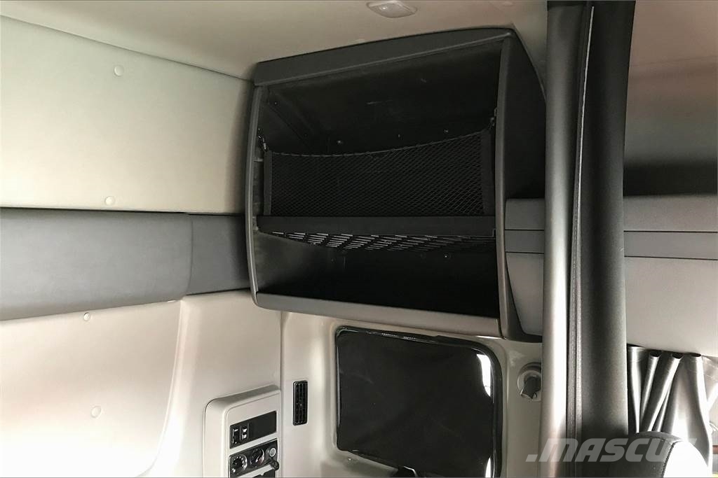 International LT625 6x4 Prime Movers