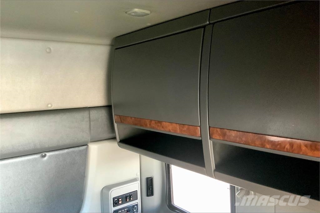 International LT625 6x4 Prime Movers