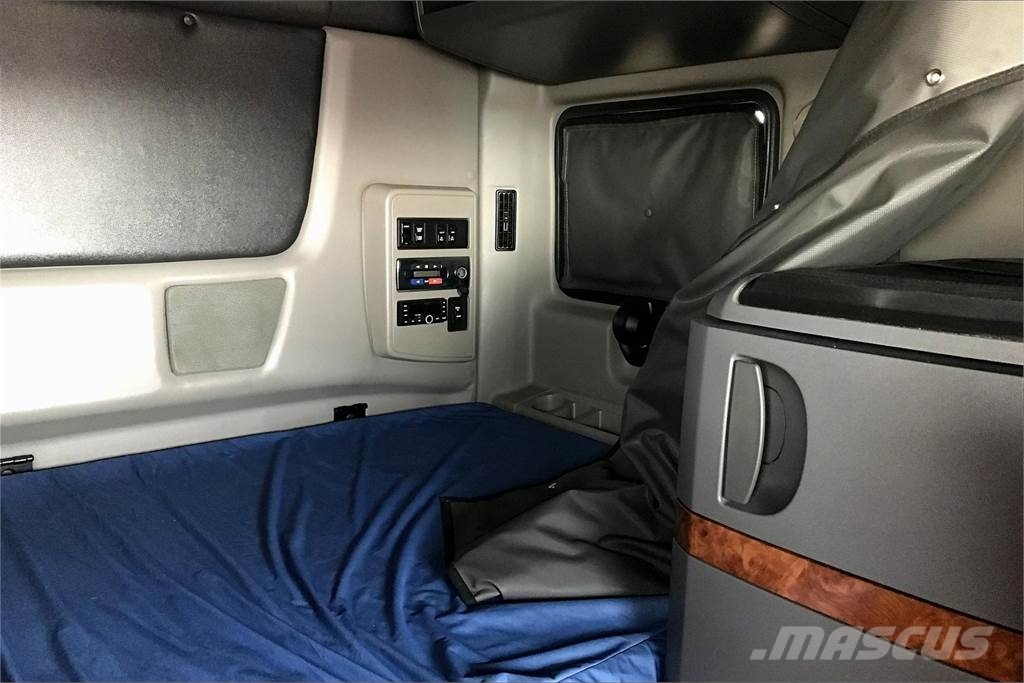International LT625 6x4 Prime Movers