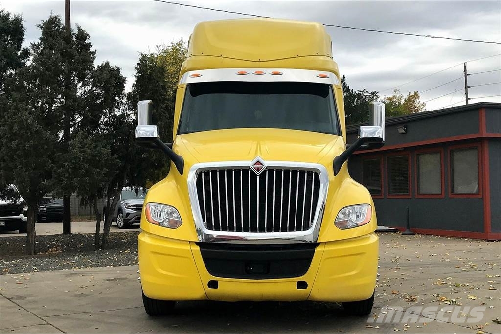 International LT625 6x4 Prime Movers