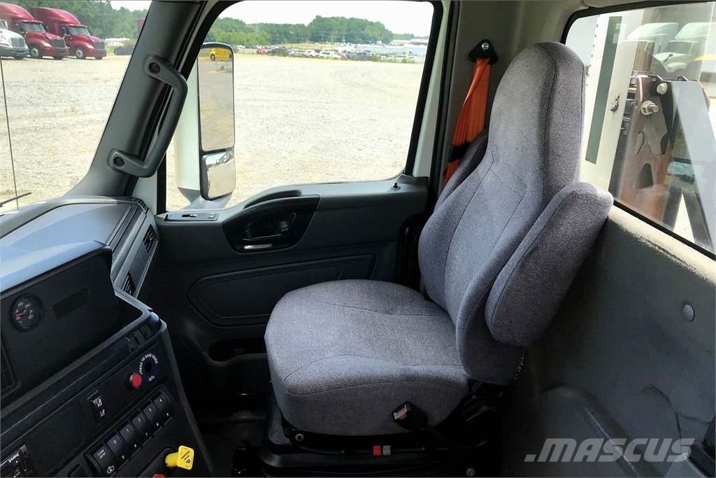 International LT625 6x4 Prime Movers