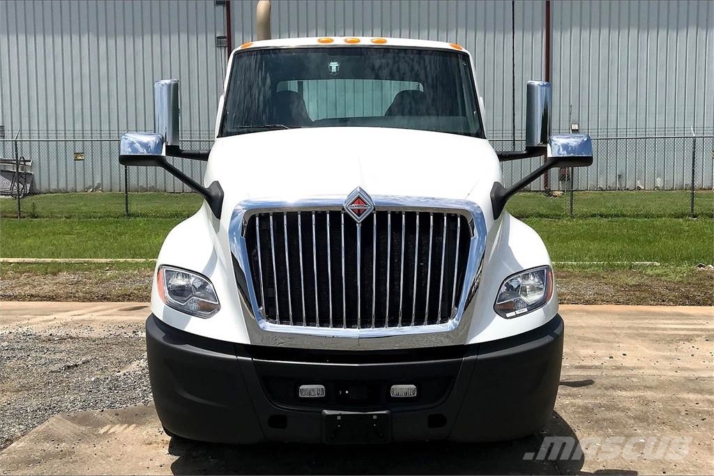 International LT625 6x4 Prime Movers