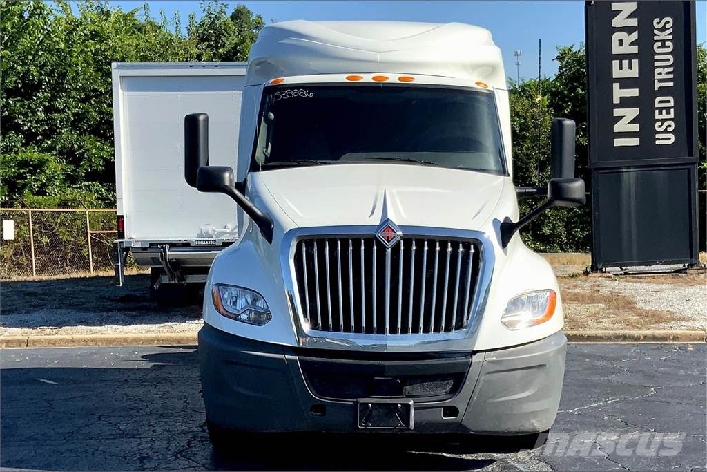 International LT625 6x4 Prime Movers