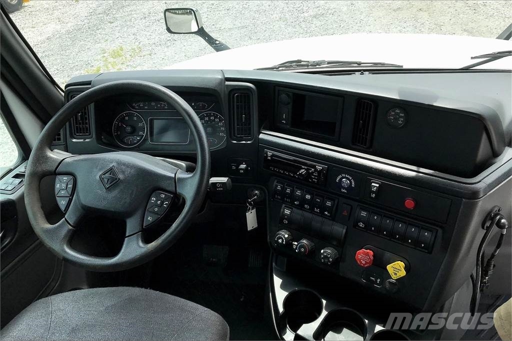 International LT625 6x4 Prime Movers