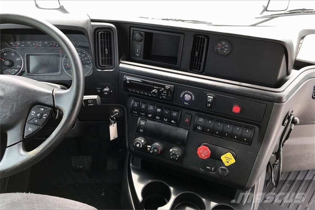 International LT625 6x4 Prime Movers