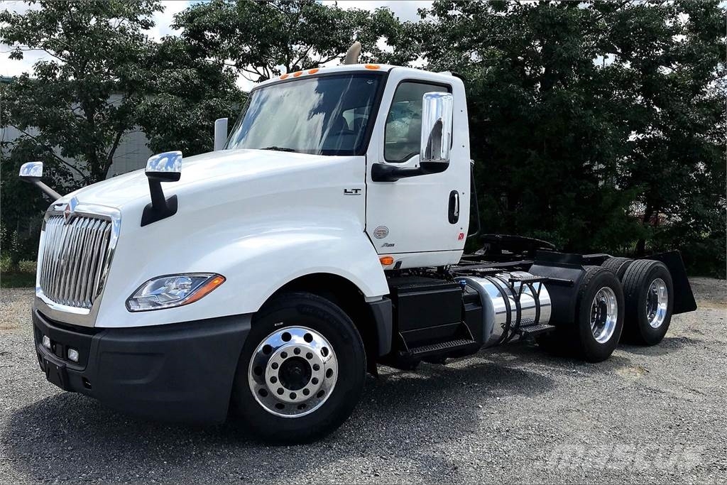 International LT625 6x4 Prime Movers