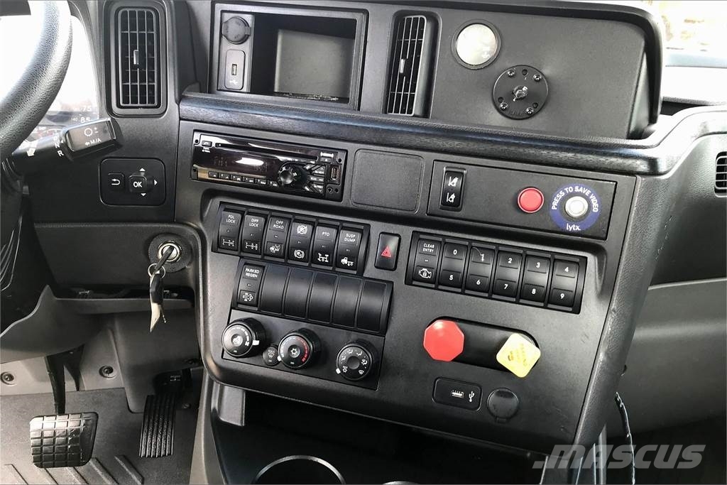 International LT625 6x4 Prime Movers