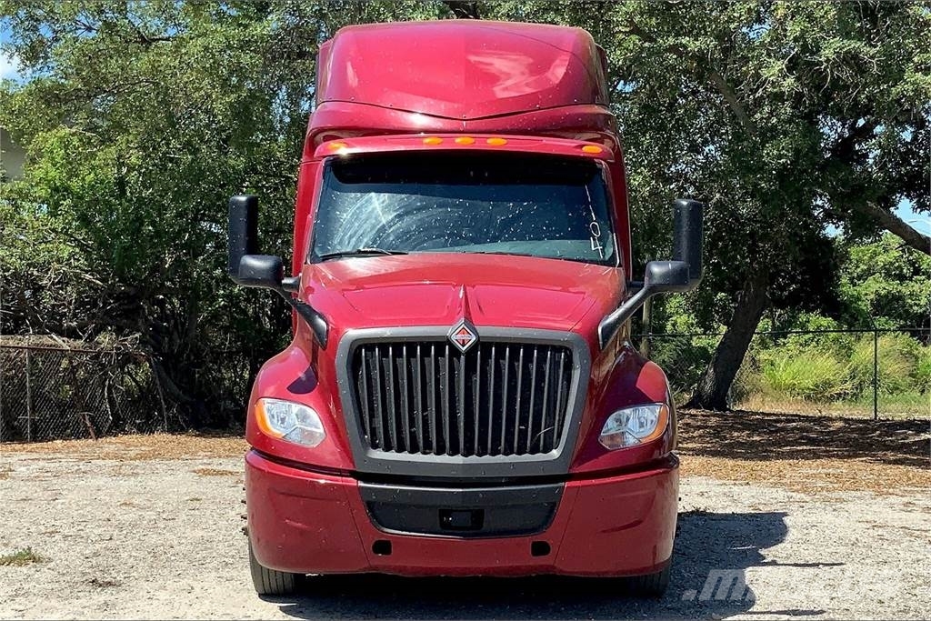 International LT625 6x4 Τράκτορες