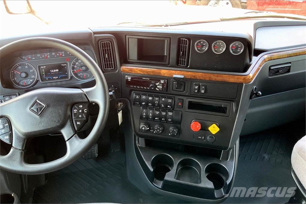 International LT625 6x4 Τράκτορες